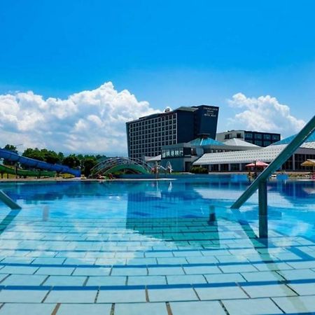 Hotel Hills Sarajevo Congress & Thermal Spa Resort Exterior photo The pool at the hotel