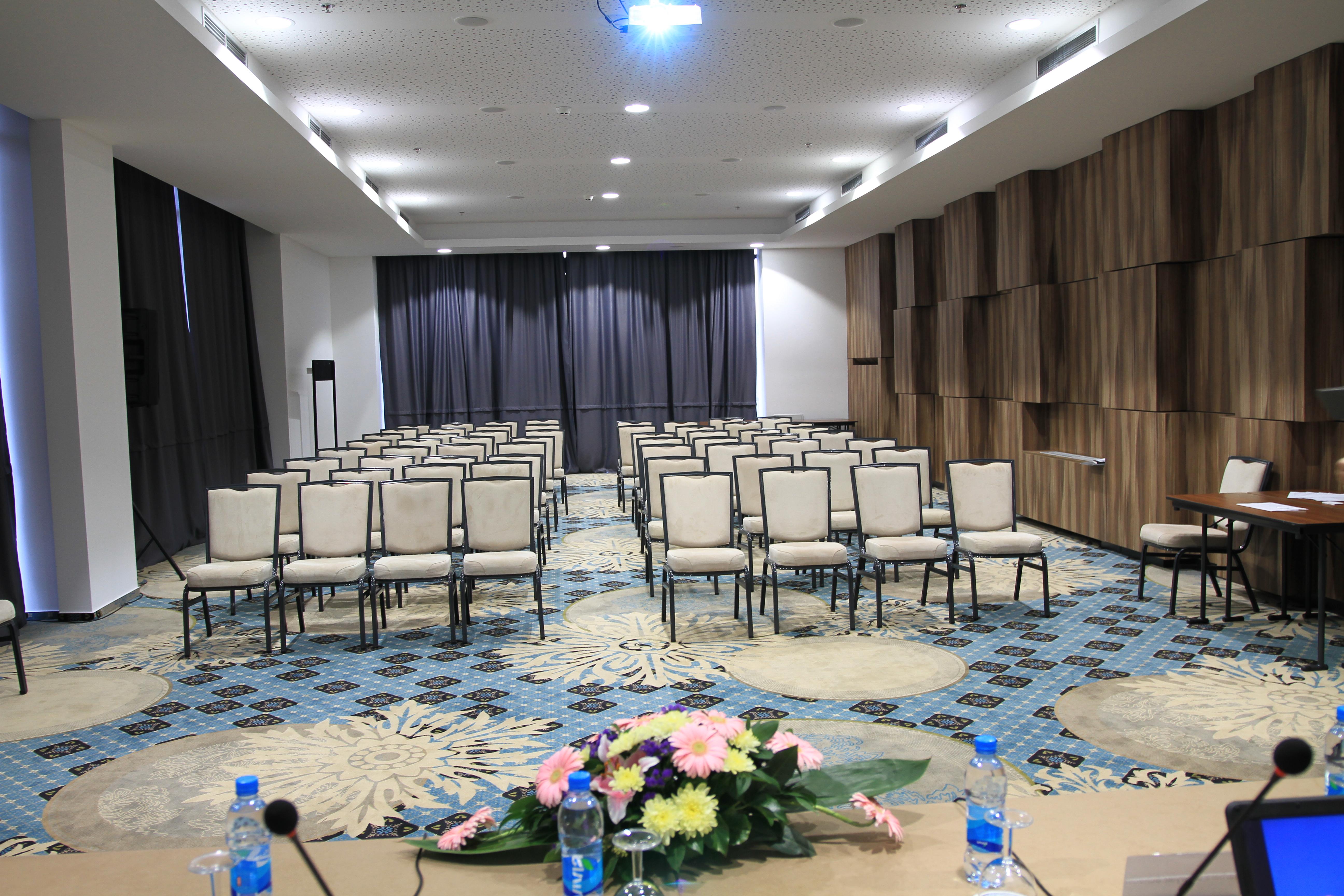 Hotel Hills Sarajevo Congress & Thermal Spa Resort Exterior photo Meeting room